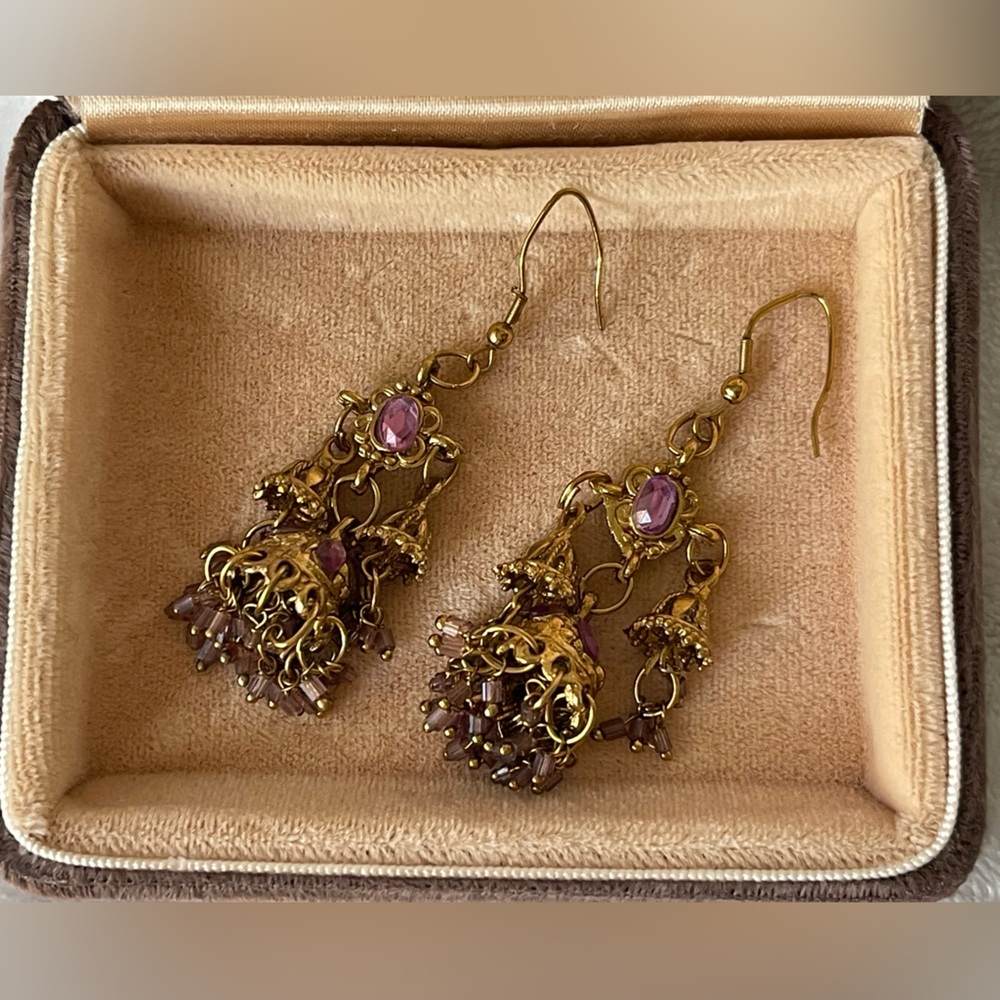 Beautiful vintage handmade earrings, India, gold tone, purple jewels - Picture 4 of 6